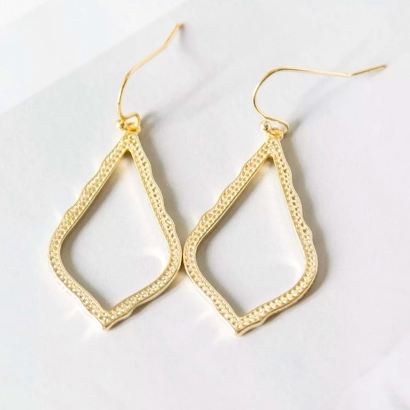Kendra Scott Jewelry - ✂️KENDRA SCOTT Sophia Gold Drop Earrings